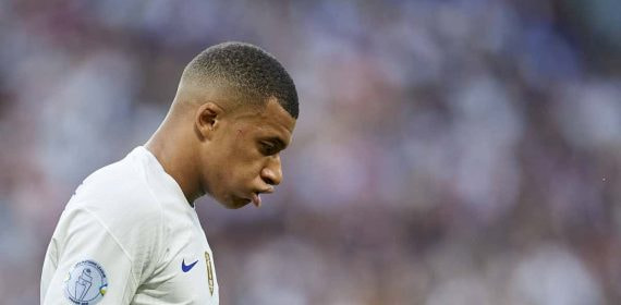 Mbappé, en un partido con Francia.