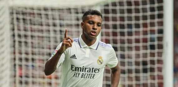 Rodrygo celebra su gol ante el Atlético en el Metropolitano.
