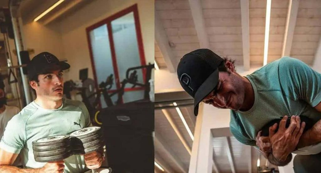 Carlos Sainz se ejercita con las pesas en el gimnasio.