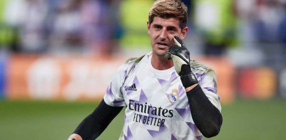 Courtois, durante un calentamiento.