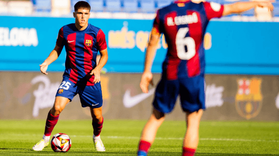 Pau Cubarsí durante un partido del Barça Atlètic.