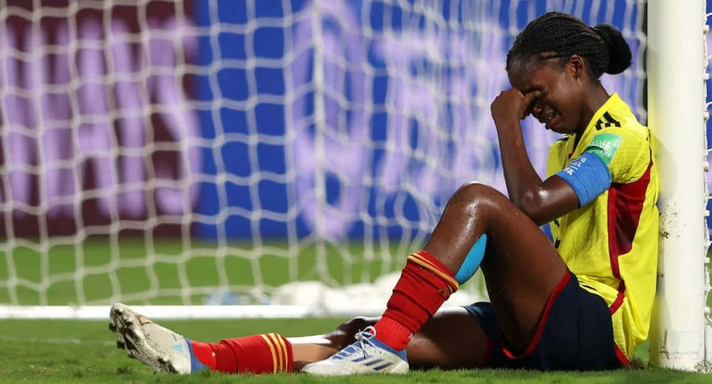 Linda Caicedo llora tras perder la final del Mundial Sub-17 ante España.
