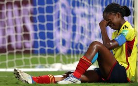 Linda Caicedo llora tras perder la final del Mundial Sub-17 ante España.