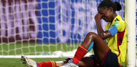 Linda Caicedo llora tras perder la final del Mundial Sub-17 ante España.