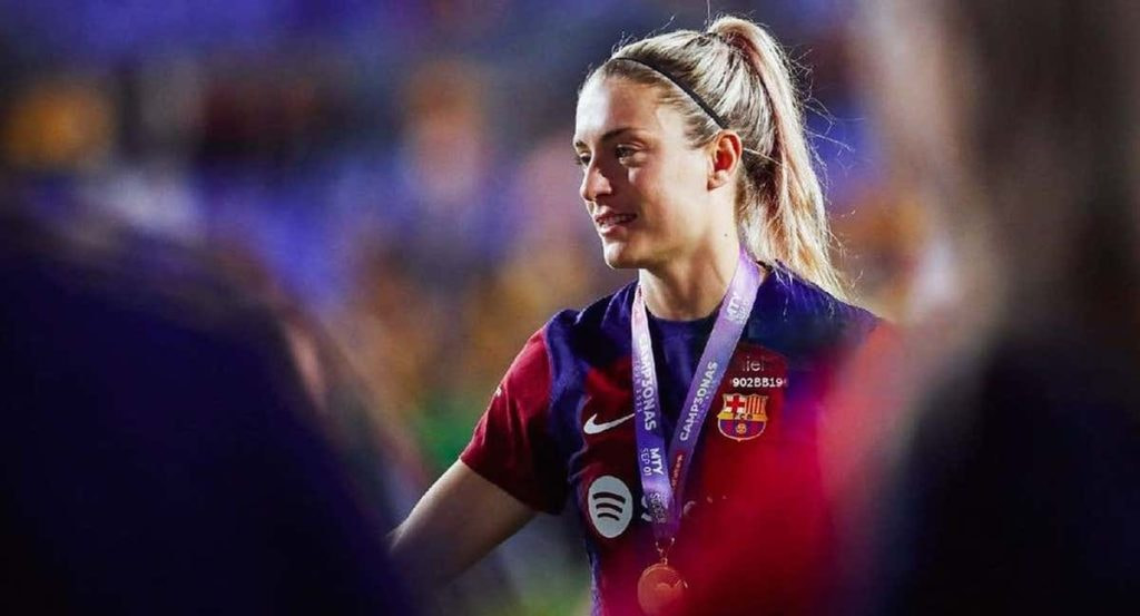 Alexia Putellas, estrella de la Selección y del Barça, con la medalla de campeona del Mundial.