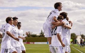 El juvenil A del Real Madrid celebrando un gol.