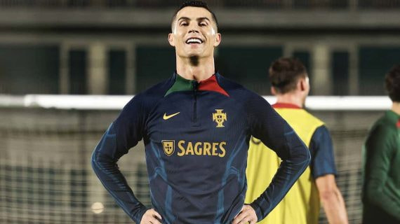 Cristiano, en el entrenamiento de la selección de Portugal de este lunes.