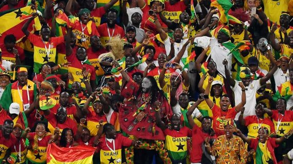La afición de Ghana, celebrando un gol de su selección con la canción Oofeets, de Sarkodie.