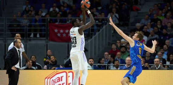 Ndiaye, en una acción de tiro con el Rea Madrid.