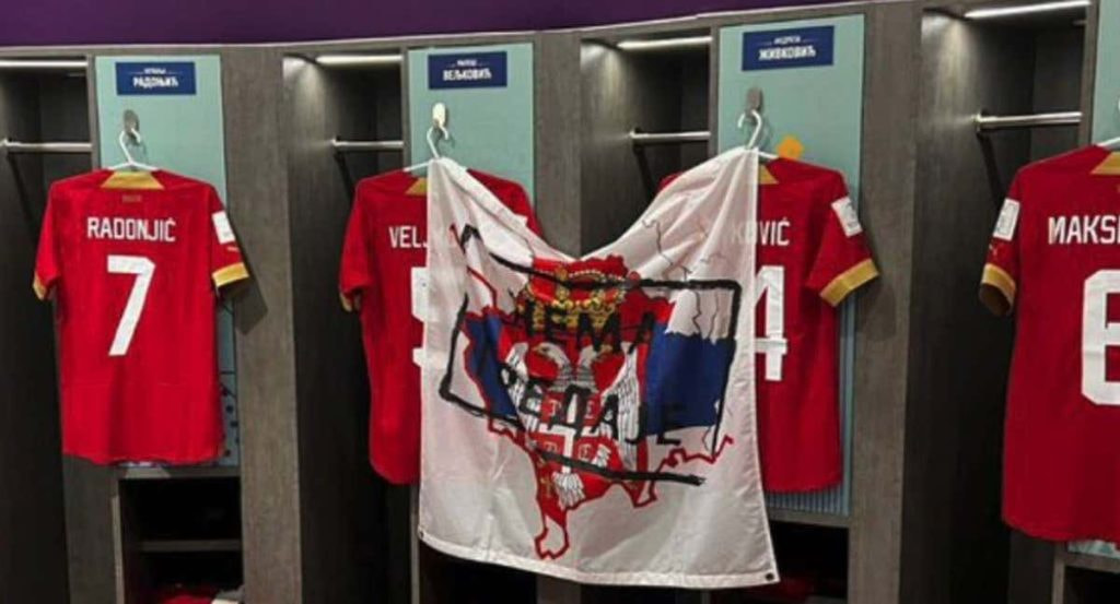 La bandera de la discordia de Serbia.
