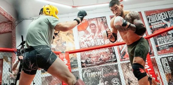 Ilia Topuria, durante un entrenamiento en el Climent Club de Alicante.