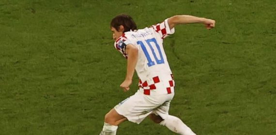 Modric, festejando el triunfo contra Brasil.