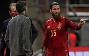 Ramos y Luis Enrique, en el España-Alemania celebrado en el estadio de La Cartuja, en Sevilla, el pasado 17 de noviembre de 2020.