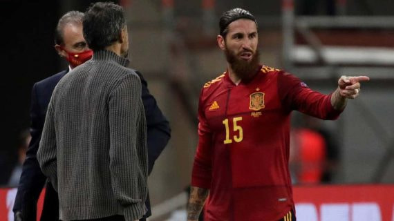 Ramos y Luis Enrique, en el España-Alemania celebrado en el estadio de La Cartuja, en Sevilla, el pasado 17 de noviembre de 2020.