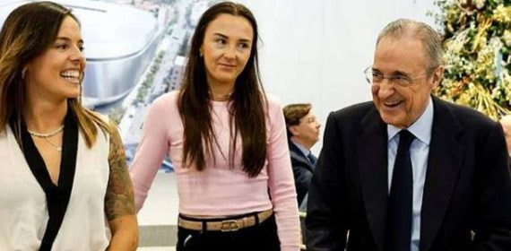 Claudia Zornoza y Caroline Weir, junto a Florentino Pérez durante la comida navideña del club.
