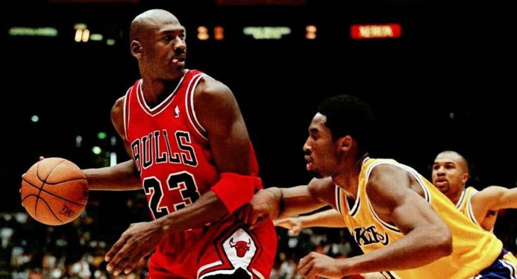 Michael Jordan frente a Kobe Bryant.