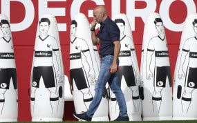 Monchi, en un entrenamiento del Sevilla.