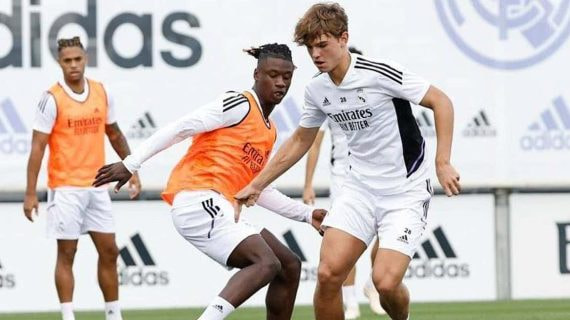 Nico Paz, en un entrenamiento con el Real Madrid.