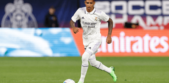 Vinicius Tobias, durante su debut con el Real Madrid ante el Club América.