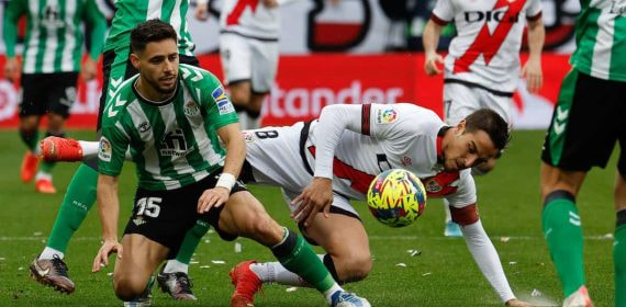 Álex Moreno, ayer en el partido ante el Rayo.