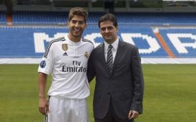 Lucas Silva con Juni Calafat durante la presentación del primero.