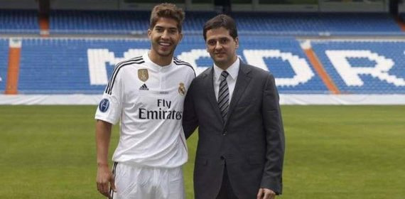Lucas Silva con Juni Calafat durante la presentación del primero.