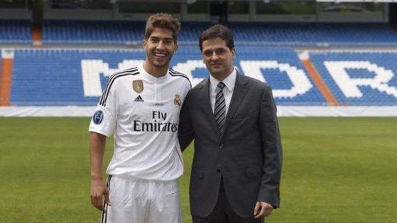 Lucas Silva con Juni Calafat durante la presentación del primero.