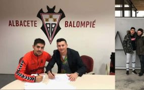 Carmelo Vicente Parra, con Fran Castillo, el hijo de Rocío Viñolo. El agente intentó que pidiera un crédito por 16.000 euros para un presunto seguro si quería fichase por un club inglés.