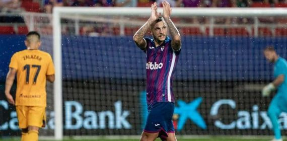 El jugador del Eibar Stoichkov, durante un partido con el Eibar