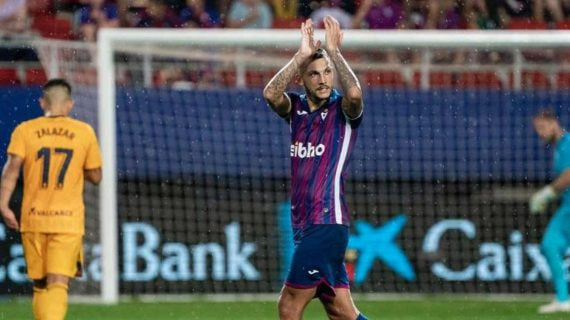 El jugador del Eibar Stoichkov, durante un partido con el Eibar