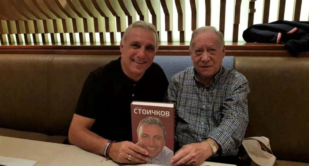 Stoichkov y Urizar, en una de las ocasiones que