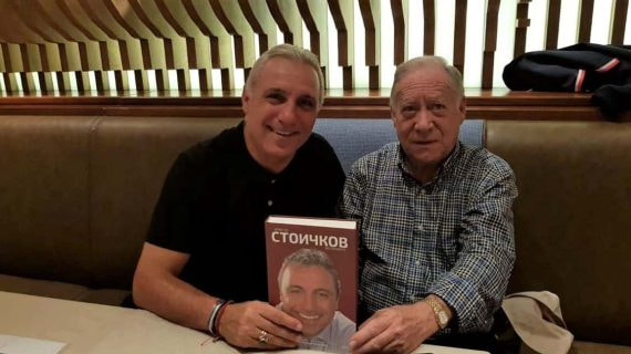Stoichkov y Urizar, en una de las ocasiones que