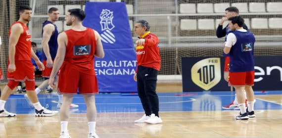 Sergio Scariolo en un entrenamiento de la Selección.