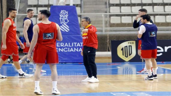 Sergio Scariolo en un entrenamiento de la Selección.