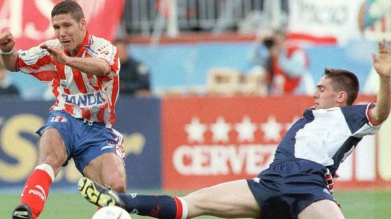 Simeone, en un Atlético-Athletic de la temporada 1996-97.