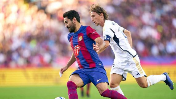 Gundogan y Modric en uno de los últimos Clásicos entre el Real Madrid y el Barcelona.