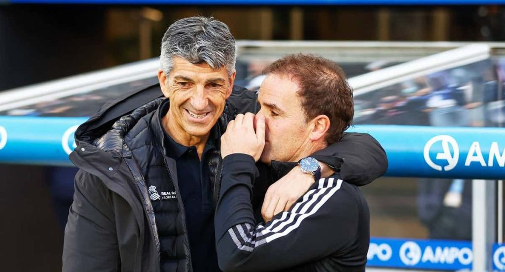 Imanol y Jagoba Arrasate se abrazan antes de un Real - Osasuna.