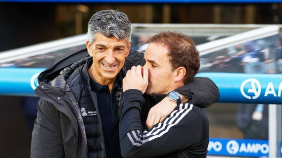 Imanol y Jagoba Arrasate se abrazan antes de un Real - Osasuna.