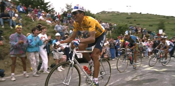 Miguel Induráin subiendo el Alpe d'Huez en en el Tour de 1994.