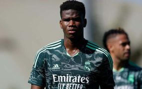 Marvel entrenando con el primer equipo del Real Madrid.