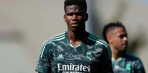 Marvel entrenando con el primer equipo del Real Madrid.
