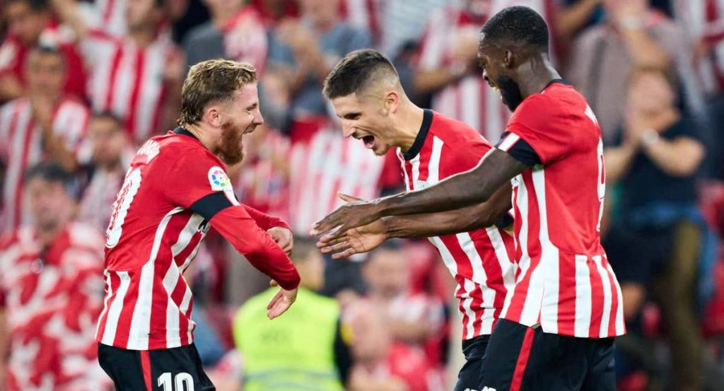 Muniain, Sancet e Iñaki Williams celebran un gol en San Mamés.