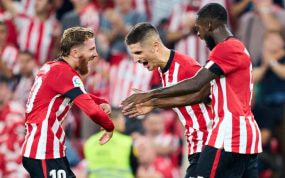 Muniain, Sancet e Iñaki Williams celebran un gol en San Mamés.