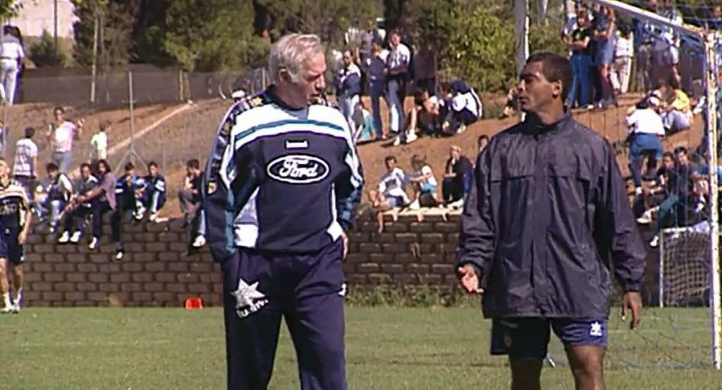 Romario, con Luis Aragonés, en la famosa escena de 'Mírame a los ojitos'.