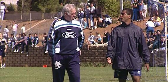 Romario, con Luis Aragonés, en la famosa escena de 'Mírame a los ojitos'.