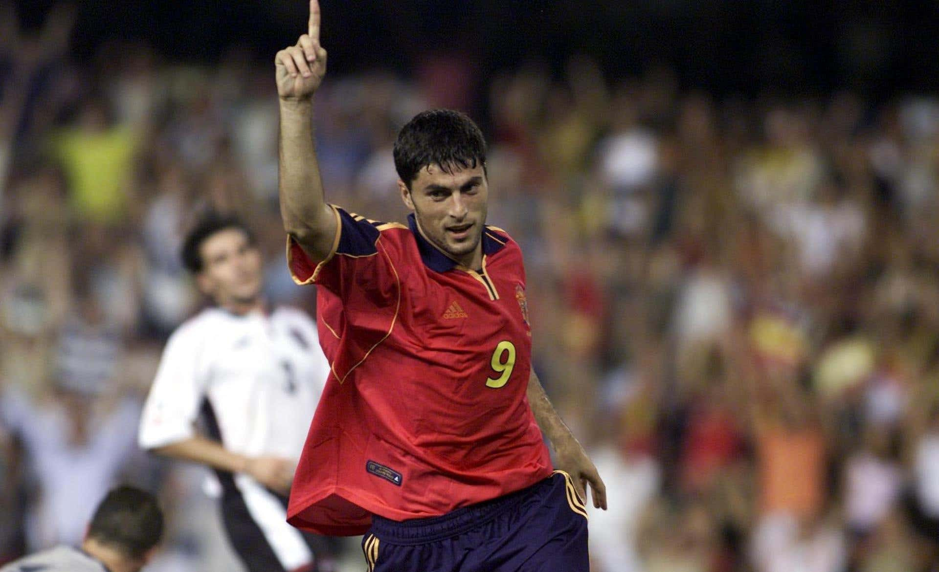 Diego Tristán celebra un gol con la camiseta de la selección española