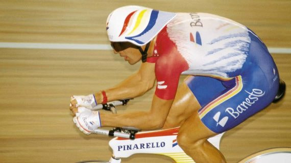 Miguel Indurain rueda con la 'Espada' en el velódromo de Burdeos, en septiembre de 1994.