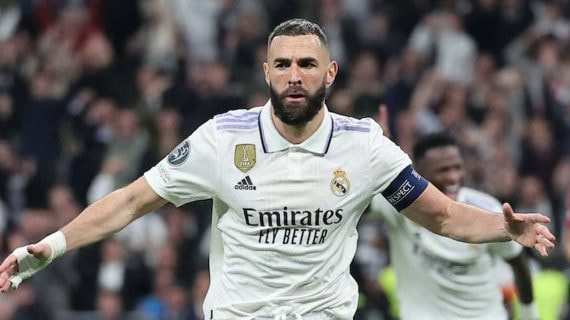 Benzema celebra su gol contra el Liverpool en Champions League.