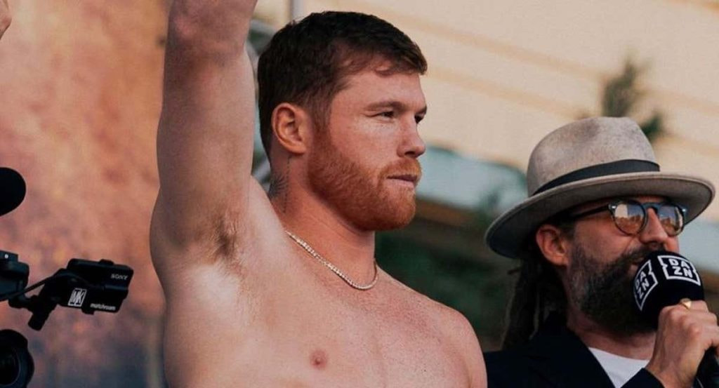 Canelo Álvarez, durante un pesaje.
