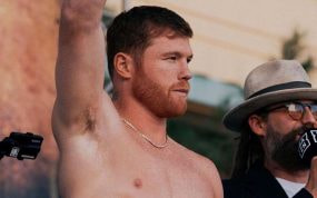 Canelo Álvarez, durante un pesaje.